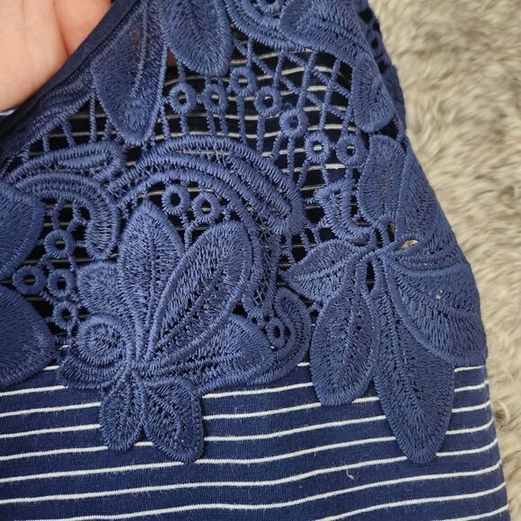 St. John's‎ Bay Cap Sleeve Lace Chest Blue and White Striped Top Women's Medium - Picture 5 of 9